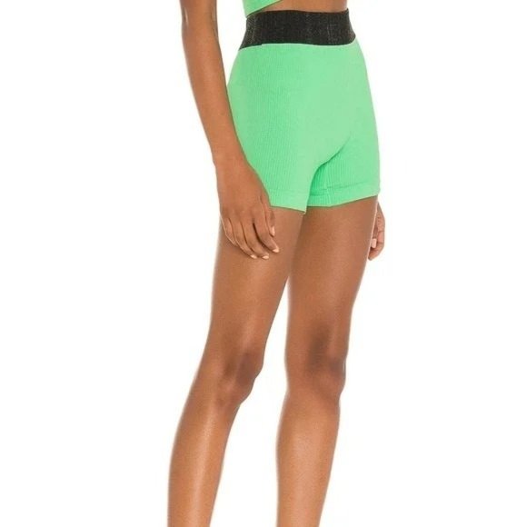 Free People Movement Seamless Shorts in  Fresh Cut - Size M/L - NWT - Picture 2 of 5